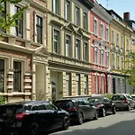 Urbane Oase In Hinterhofresidenz