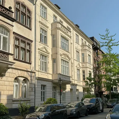 Urbane Oase In Hinterhofresidenz Apartment